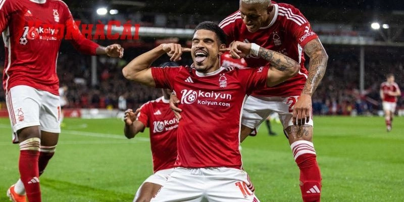 Cả hai đều đang quay trở lại tại Ngoại hạng Anh